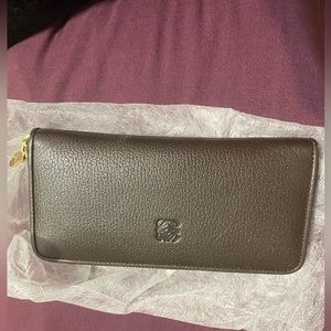Loewe Authentic Preloved Brown leather Brown Wallet
